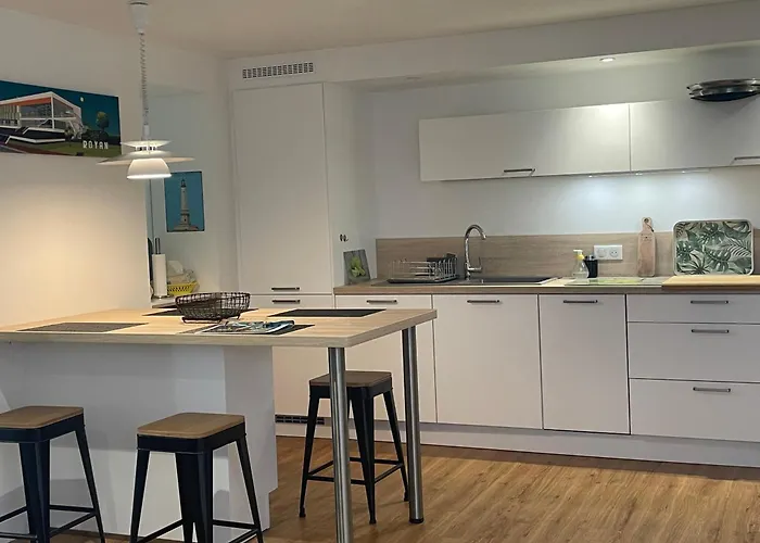 L Auguste Cosy Avec Terrasse Superbe Situation * Royan